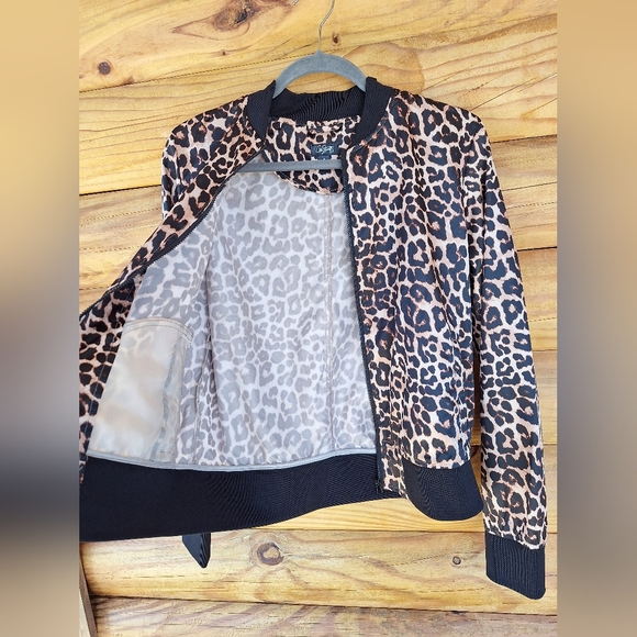 Cropped Cheetah Jacket - Picture 11 of 15